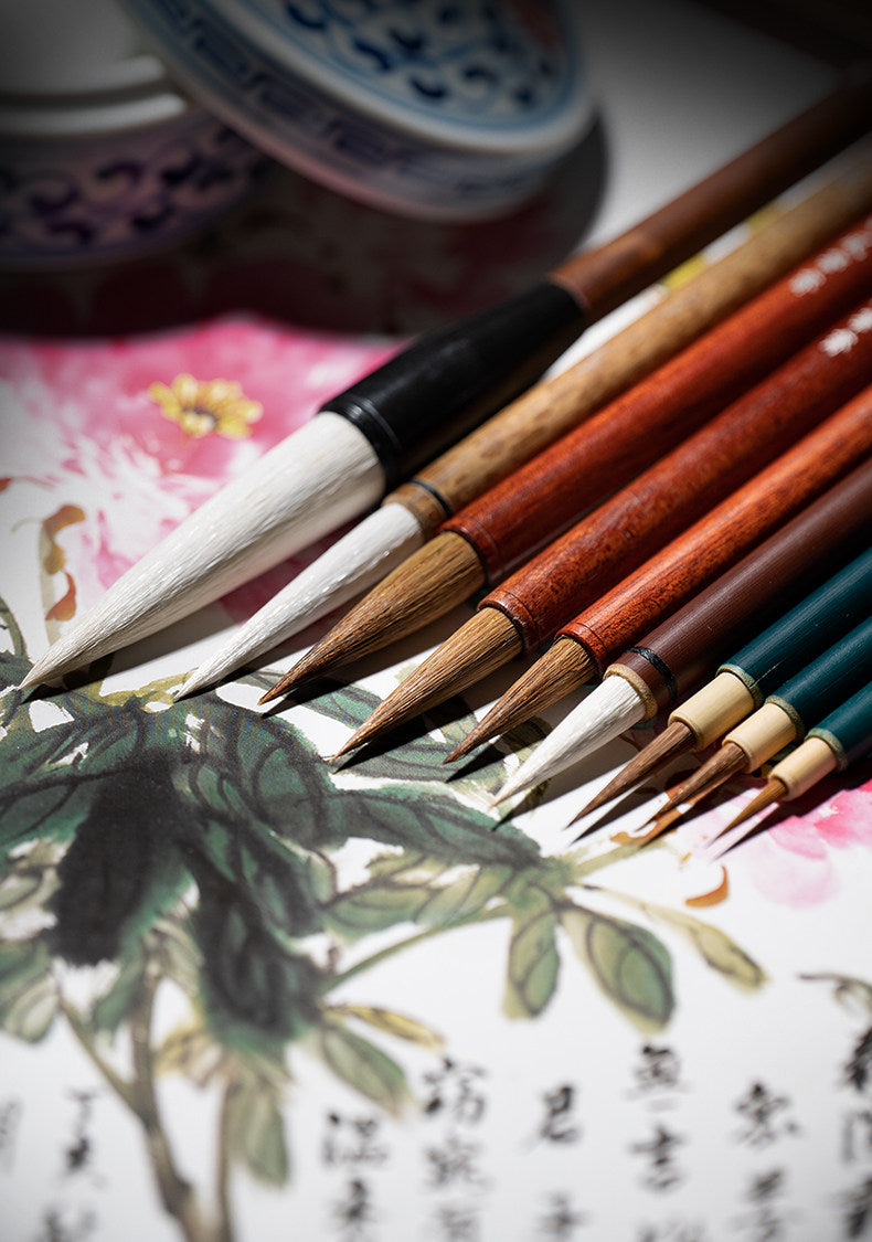 Chinese Painting Brush Set for Sumi-e – 8 Brushes & Bamboo Holder