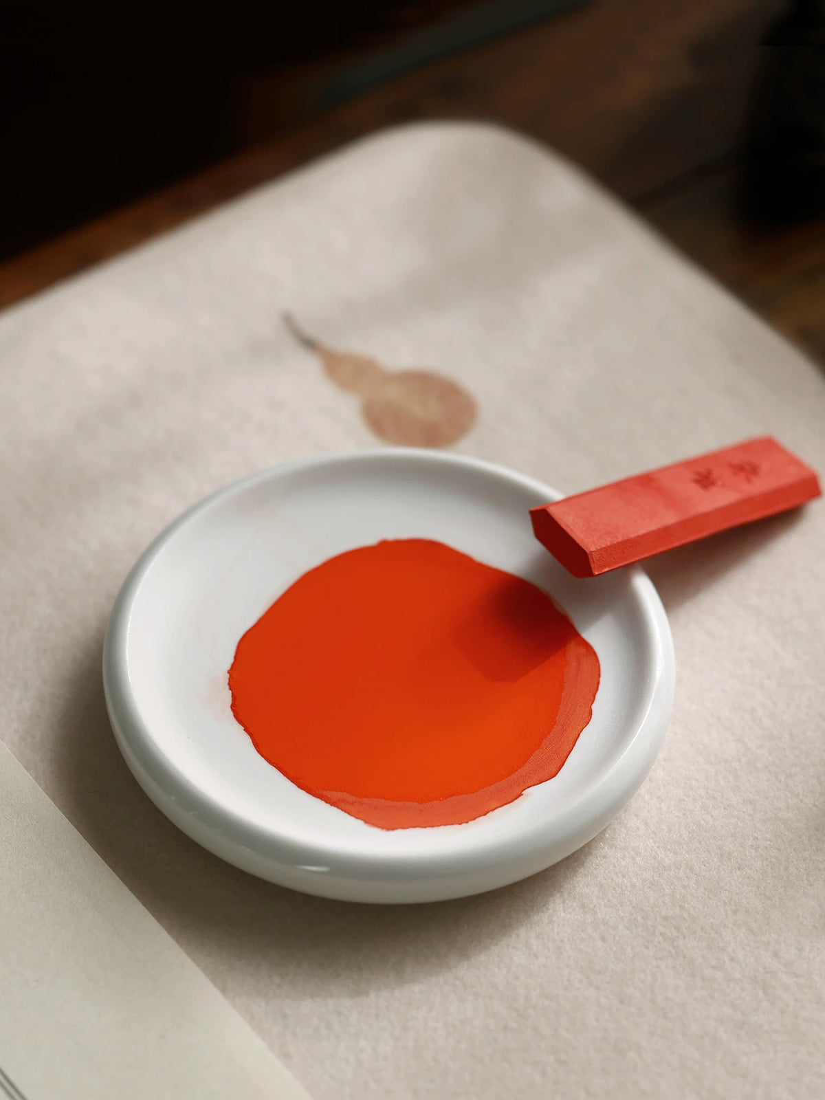 Cinnabar Grinding Dish – White Porcelain Ink Slab for Cinnabar Pigment & Calligraphy packaging - Bainian Mobao (百年墨宝)