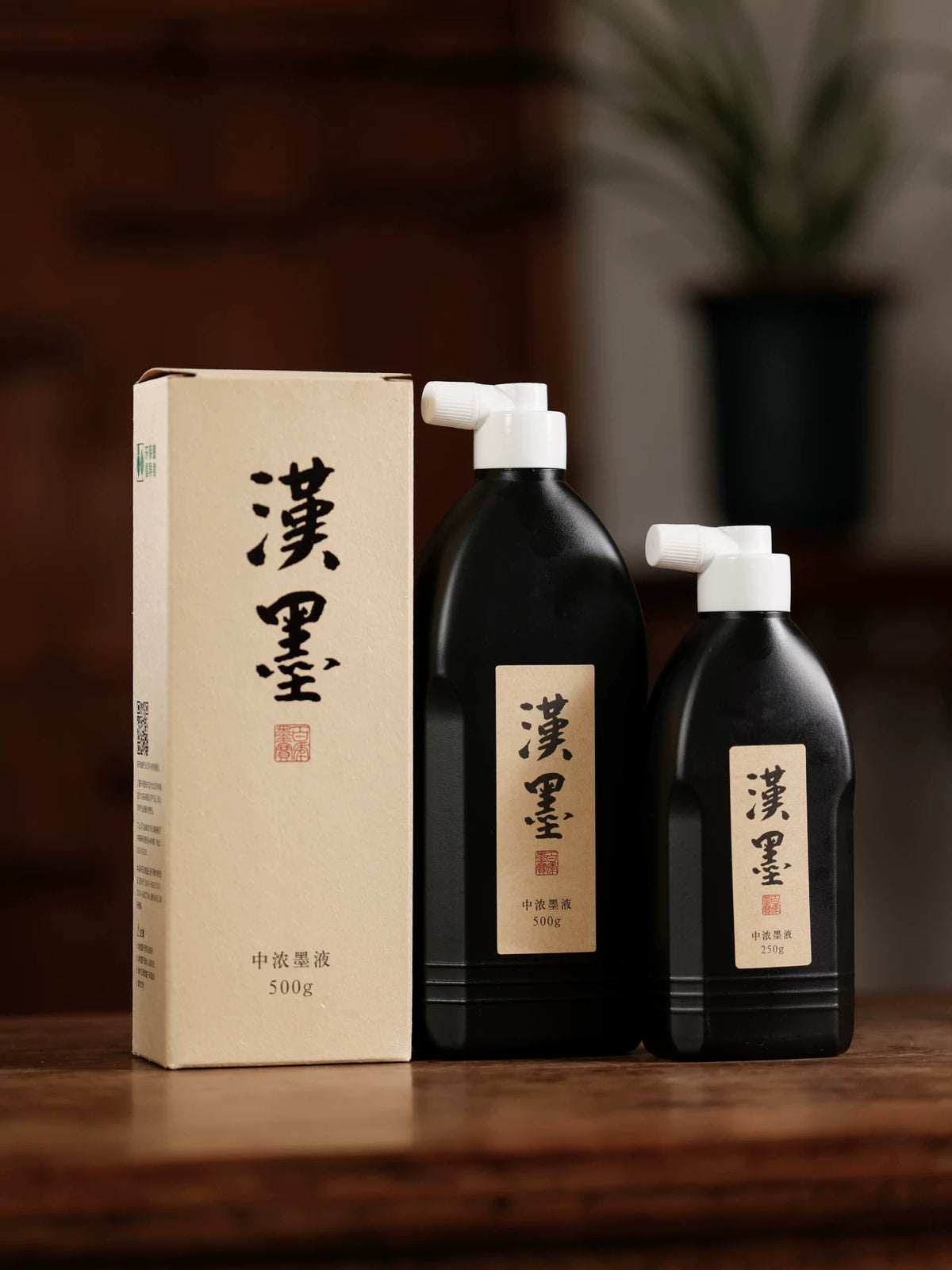 Hanmo medium-concentration Chinese calligraphy ink in 500 g and 250 g bottles beside a cream-colored box
